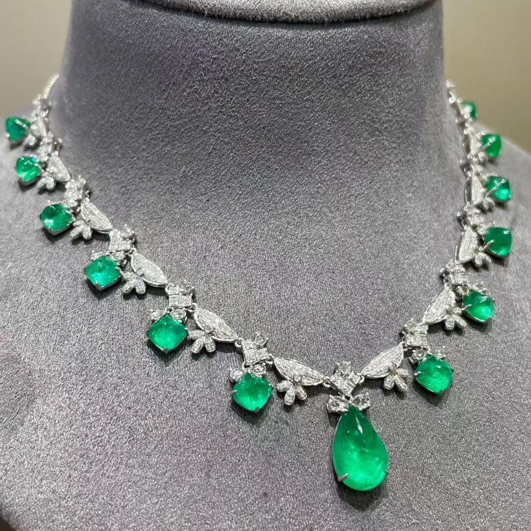 14k Gold 10.5 Ct Vivid Green Natural Emerald & Diamond & Sapphire Necklace - 4