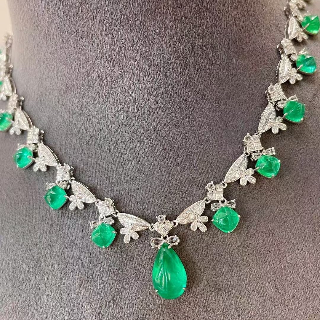 14k Gold 10.5 Ct Vivid Green Natural Emerald & Diamond & Sapphire Necklace - 5