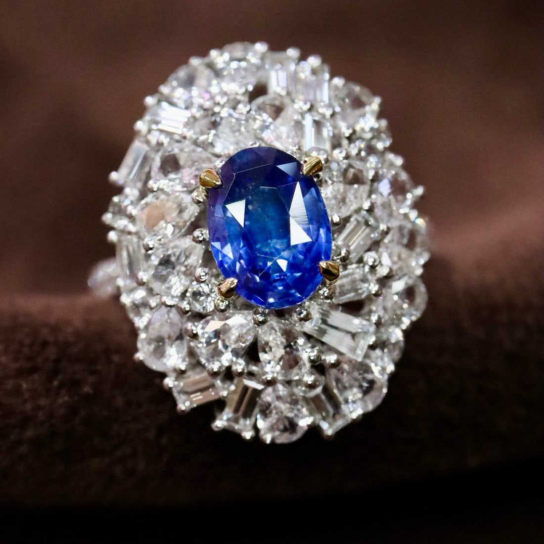 14k Gold 1.80 Ctw Natural Sapphire & Diamond Ring: Ref:231037028 // gold content:14k gold // ring size:7. 25us // // main gemstone:sapphire // shape:oval // carat weight:1. 7ct // color:blue // treatment:natural // // adjacent gemstone 2 : diamond // 
