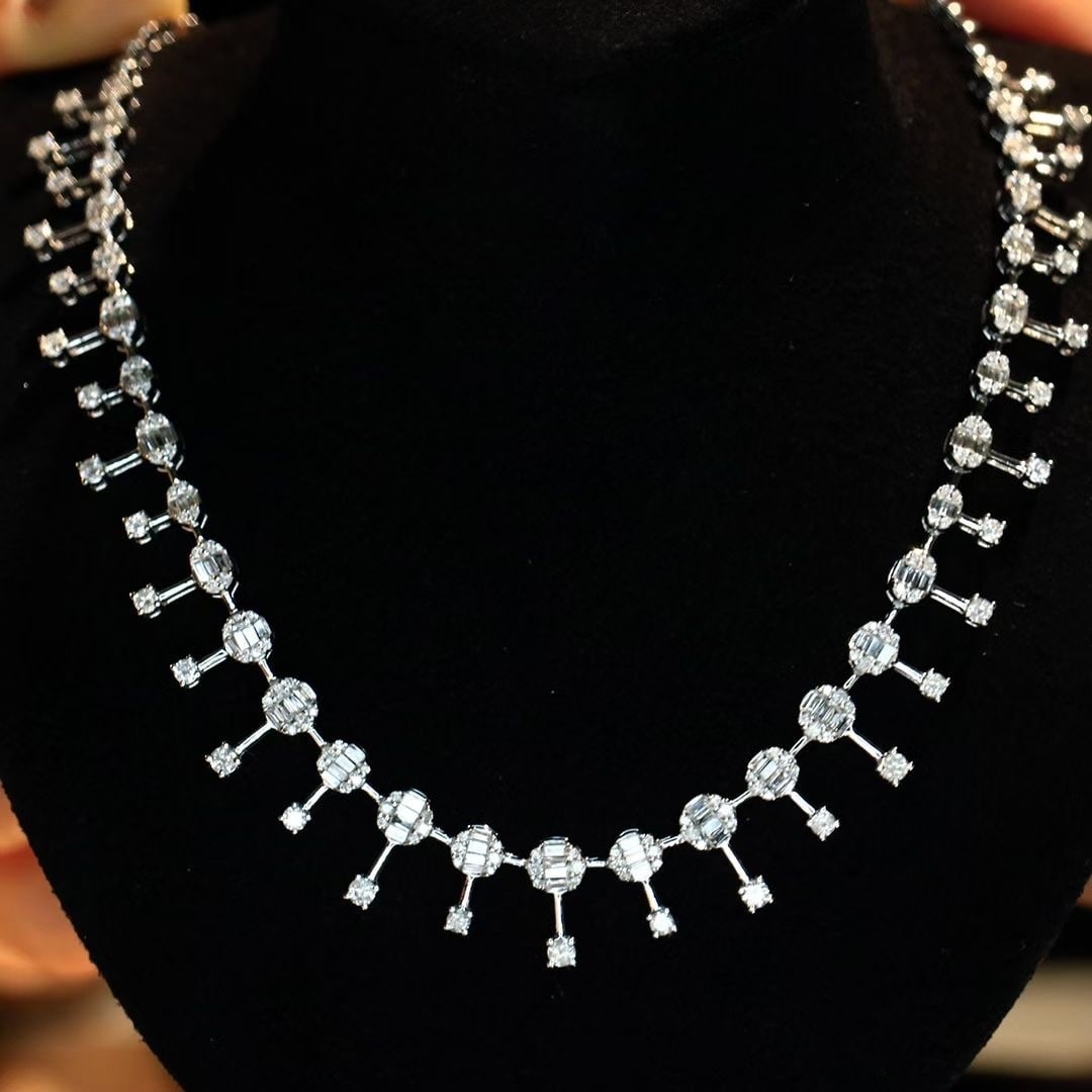 14k Gold 2.6 Ct Natural H Diamond Necklace: Ref:231037037 // gold content:14k gold // main gemstone:diamond // shape:multiply // carat weight:2. 6ct // clarity grade:vs-si // color:h // treatment:natural // Condition: New Low Estimate:
