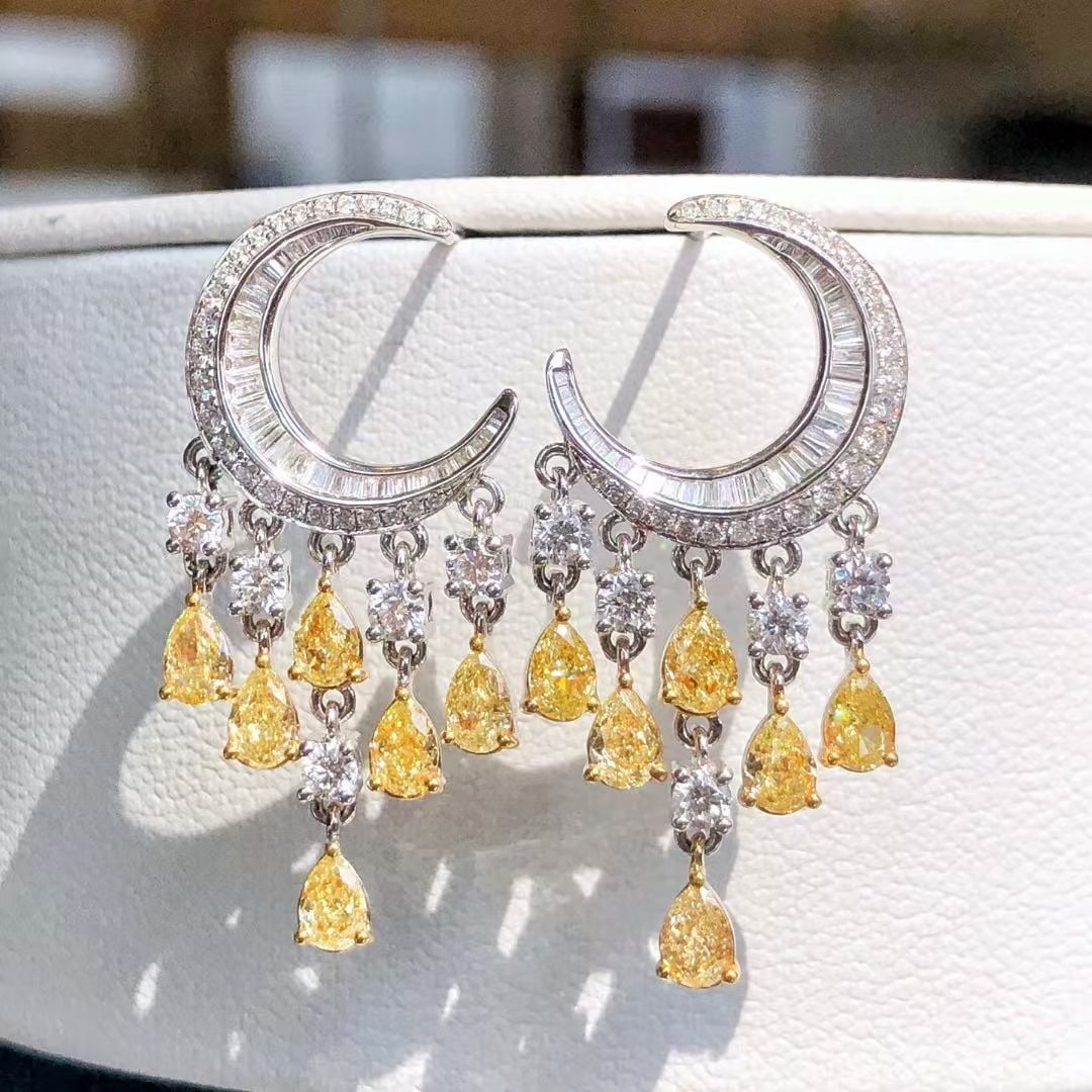 14k Gold 2.70 Ctw Natural Yellow Diamond & Diamond Earrings: Ref:231037045 // gold content:14k gold // main gemstone:yellow diamond // shape:pear // carat weight:1. 69ct // color:yellow // treatment:natural // // adjacent gemstone 2 : diamond // shape:multiply 
