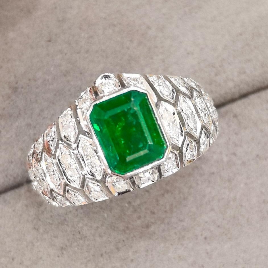 14k Gold 1.50 Ctw Vivid Green Natural Emerald & Diamond Ring: Ref:231037066 // gold content:14k gold // ring size:7. 25us // // main gemstone:emerald // shape:octagonal // carat weight:1. 15ct // color:vivid green // treatment:natural // // adjacent gemstone 2