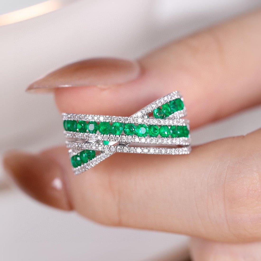14k Gold 1.15 Ctw Vivid Green Natural Emerald & Diamond Ring: Ref:231037067 // gold content:14k gold // ring size:7. 25us // // main gemstone:emerald // shape:round // carat weight:0. 68ct // color:vivid green // treatment:natural // cut grade:g // // adjacent