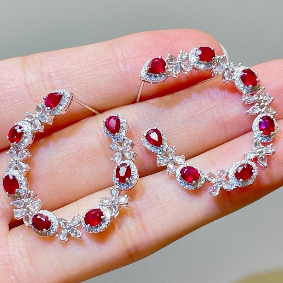 14k Gold 5.07 Ctw Natural Ruby & Sapphire Earrings: Ref:231037069 // gold content:14k gold // main gemstone:ruby // shape:multiply // carat weight:3ct // color:pigeonblood red // treatment:natural // // adjacent gemstone 2 : sapphire // shape:pear //