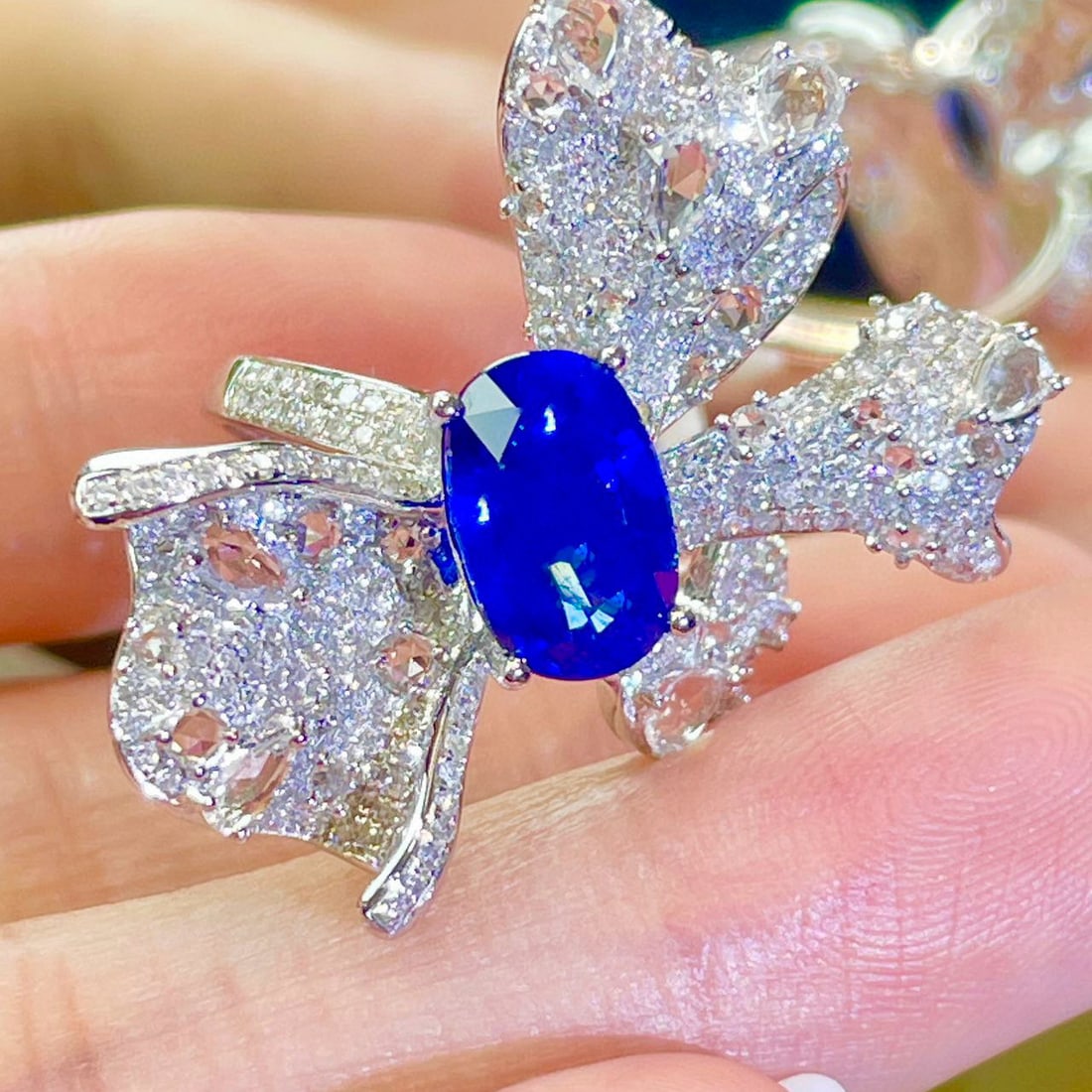 14k Gold 3.3 Ct Natural Sapphire & Diamond & Sapphire Ring - 4