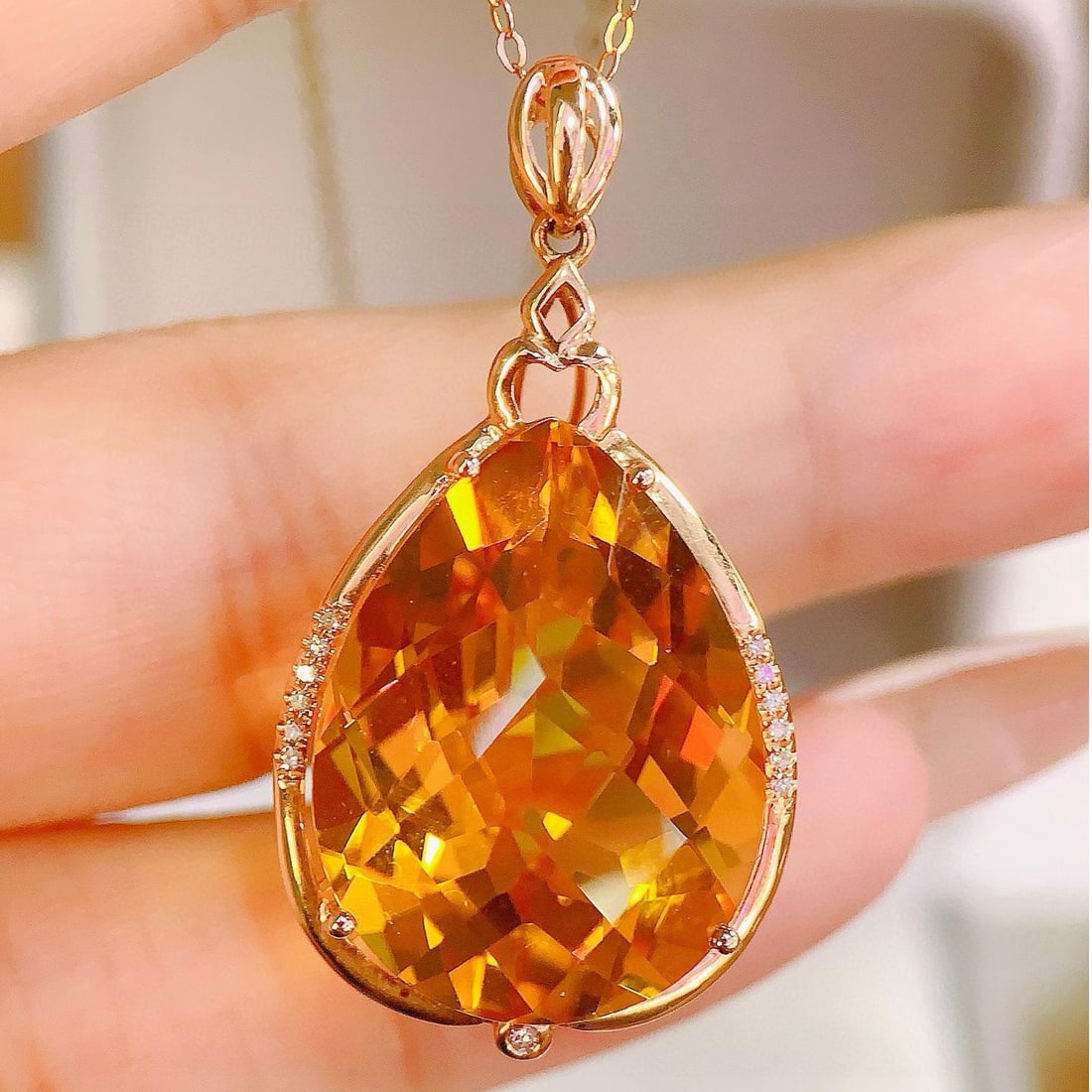 14k Gold 17.09 Ctw Natural Citrine & Diamond Pendant( Without Chain ): Ref:231037077 // gold content:14k gold // main gemstone:citrine // shape:pear // carat weight:17. 05ct // color:yellow // treatment:natural // // adjacent gemstone 2 : diamond // number of stones:13