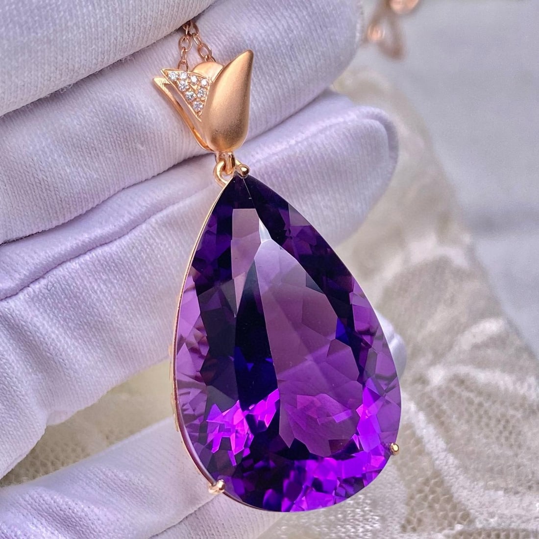14k Gold 36.6 Ct Natural Amethyst & Diamond Pendant( Without Chain ): Ref:231037080 // gold content:14k gold // main gemstone:amethyst // shape:pear // carat weight:36. 6ct // color:purple // treatment:natural // // adjacent gemstone 2 : diamond // number of stones:8