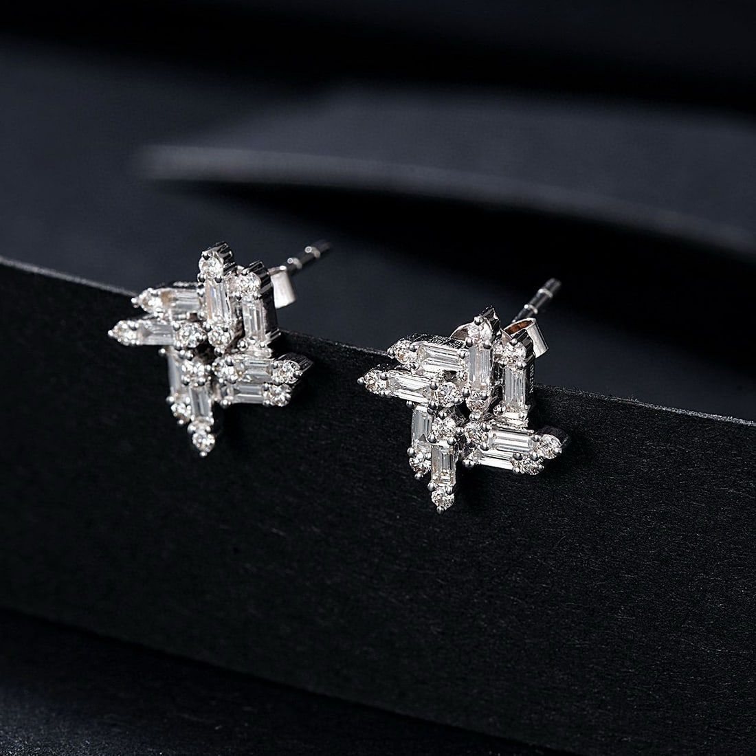 14k Gold 0.46 Ctw Natural H Diamond Earrings - 3