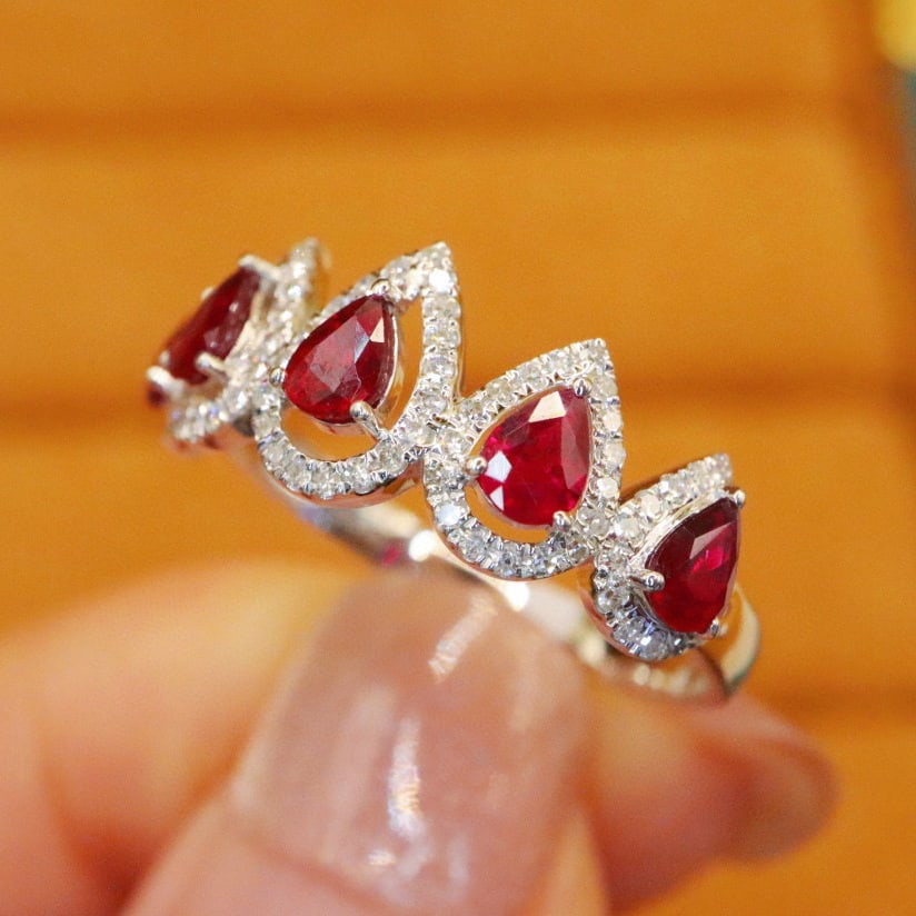 14k Gold 1.22 Ctw Natural Ruby & Diamond Ring: Ref:231037097 // gold content:14k gold // ring size:7. 25us // // main gemstone:ruby // shape:pear // carat weight:0. 97ct // color:pigeonblood red // treatment:natural // // adjacent gemstone 2 :
