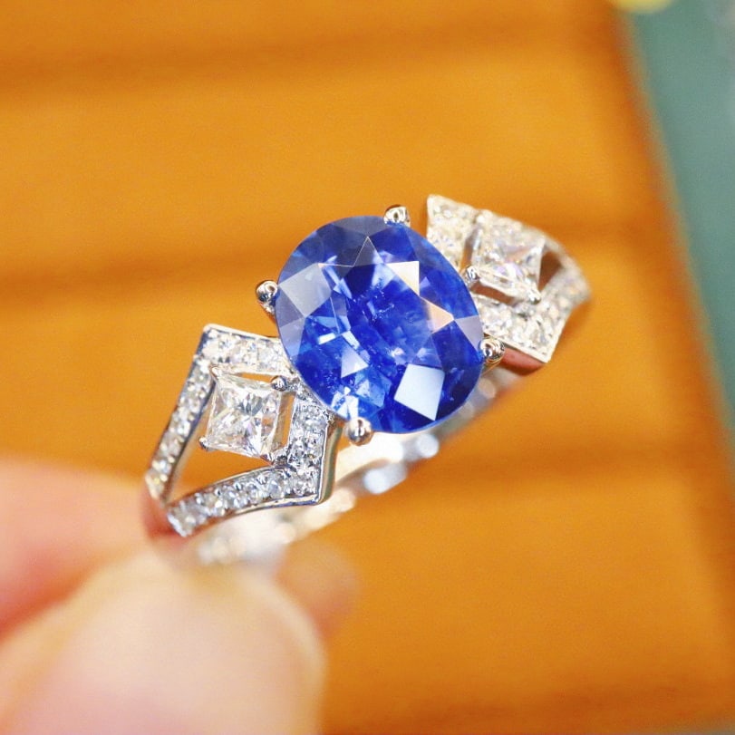 14k Gold 1.30 Ctw Natural Sapphire & Diamond Ring: Ref:231037100 // gold content:14k gold // ring size:7. 25us // // main gemstone:sapphire // shape:oval // carat weight:1. 01ct // color:cornflower blue // treatment:natural // // adjacent gemstone 2 :