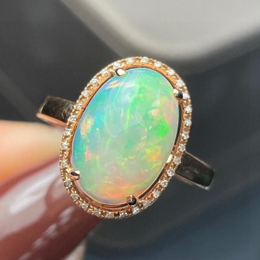 14k Gold 4.07 Ct Natural Opal & Diamond Ring: Ref:231037107 // gold content:14k gold // ring size:7. 25us // // main gemstone:opal // shape:oval // carat weight:4. 07ct // color:color // treatment:natural // // adjacent gemstone 2 : diamond //