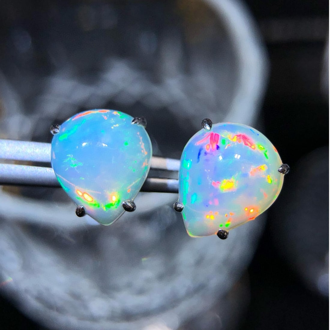 14k Gold 4.82 Ct Natural Opal Earrings: Ref:231037109 // gold content:14k gold // main gemstone:opal // shape:pear // carat weight:4. 82ct // color:color // treatment:natural // Condition: New Low Estimate: 3300.00 High Estimate: 5000.00