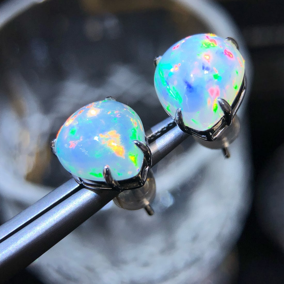 14k Gold 4.82 Ct Natural Opal Earrings - 2