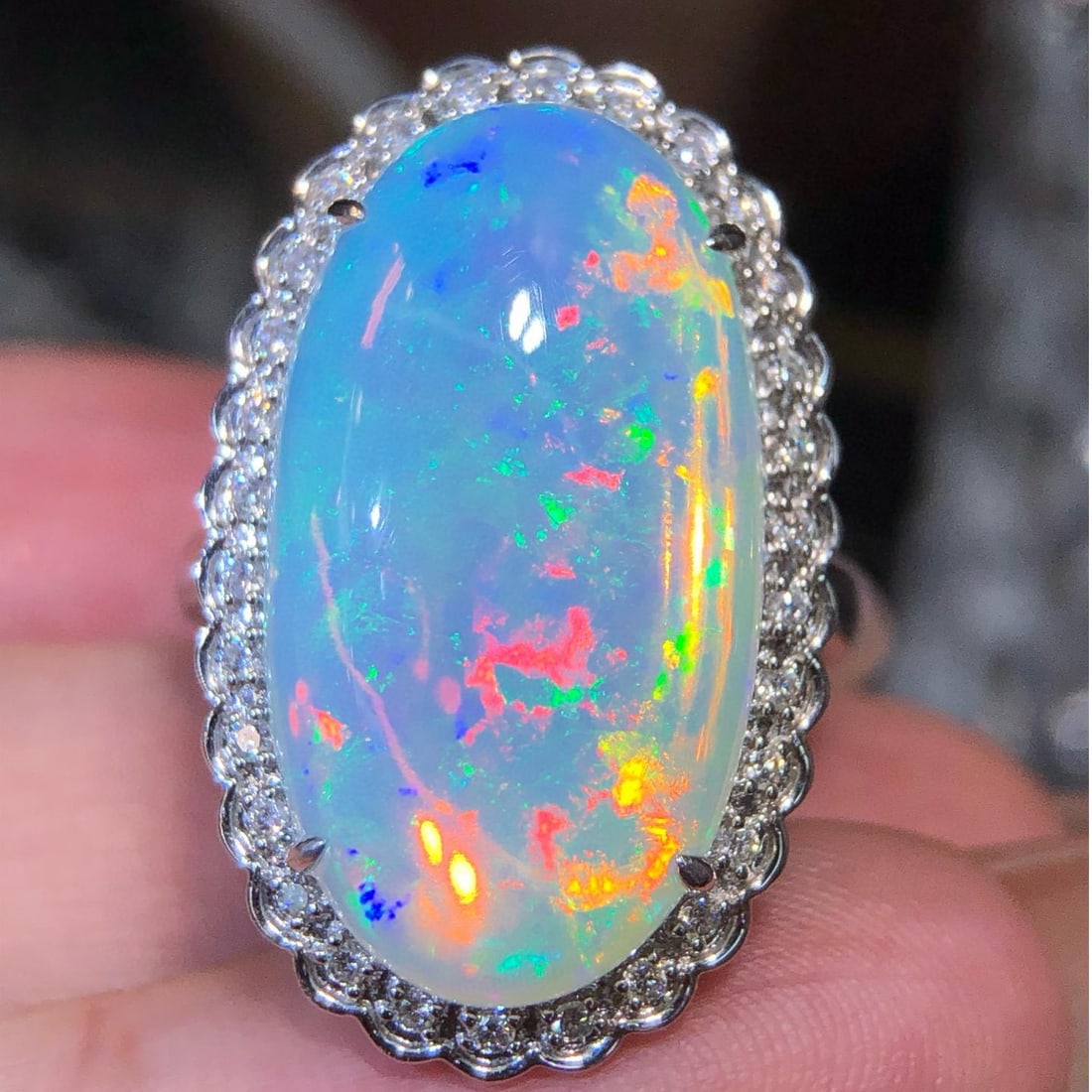 14k Gold 9.66 Ctw Natural Opal & Diamond Ring: Ref:231037110 // gold content:14k gold // ring size:7. 25us // // main gemstone:opal // shape:oval // carat weight:9. 42ct // color:color // treatment:natural // // adjacent gemstone 2 : diamond //