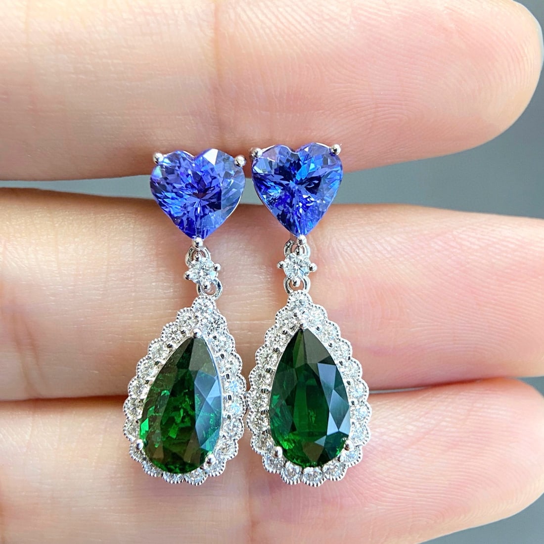 14k Gold 6.77 Ctw Vivid Green Natural Tsavorite & Tanzanite Earrings: Ref:231037112 // gold content:14k gold // main gemstone:tsavorite // shape:pear // carat weight:3. 93ct // color:vivid green // treatment:natural // // adjacent gemstone 2 : tanzanite // shape:heart