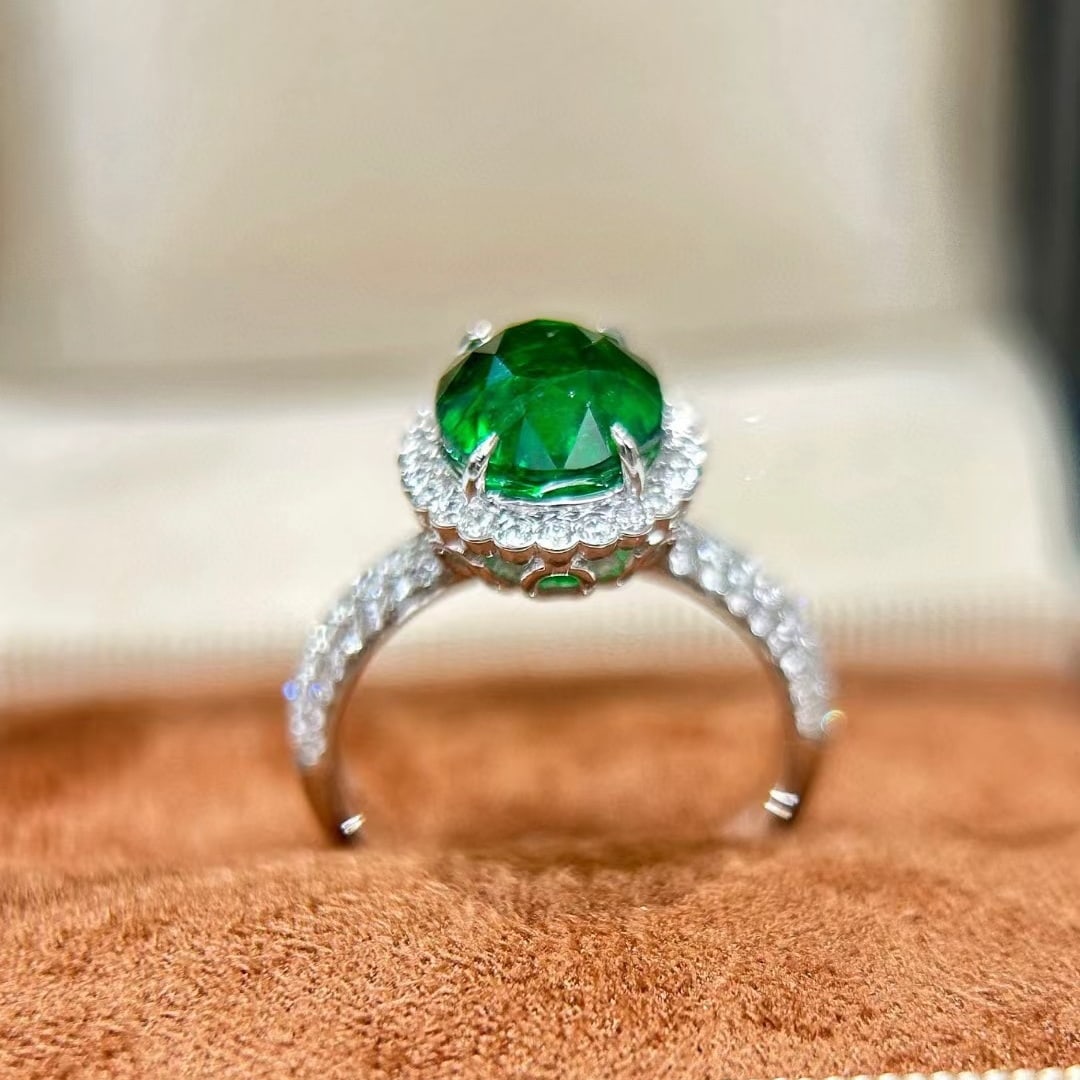 14k Gold 5.12 Ctw Vivid Green Natural Tsavorite & Diamond Ring - 2