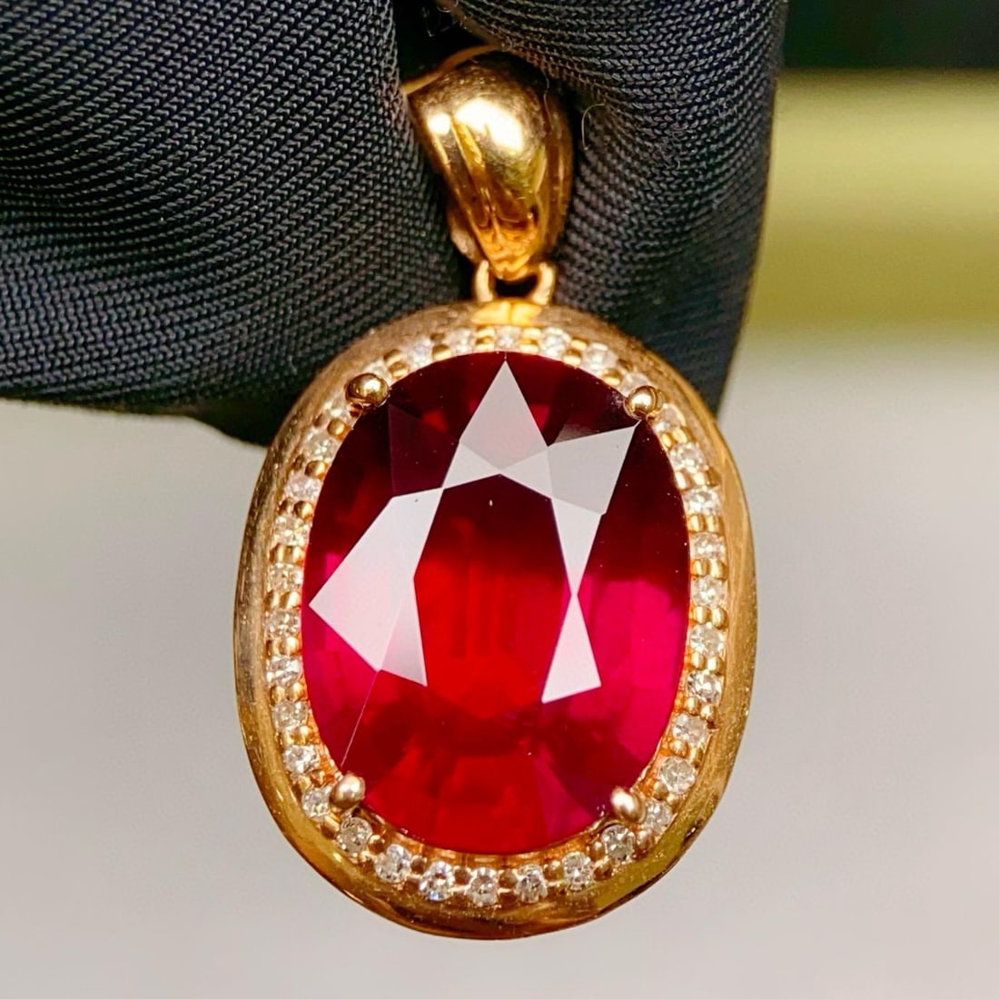 14k Gold 6.22 Ctw Natural Garnet & Diamond Pendant( Without Chain ): Ref:231037121 // gold content:14k gold // main gemstone:garnet // shape:oval // carat weight:6. 05ct // color:red // treatment:natural // // adjacent gemstone 2 : diamond // number of stones:34 //