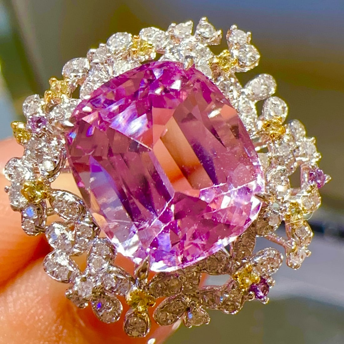 14k Gold 5.9 Ct Natural Kunzite & Diamond Ring: Ref:231037123 // gold content:14k gold // ring size:7. 25us // // main gemstone:kunzite // shape:cushion // carat weight:5. 9ct // color:purple // treatment:natural // // adjacent gemstone 2 : diamond