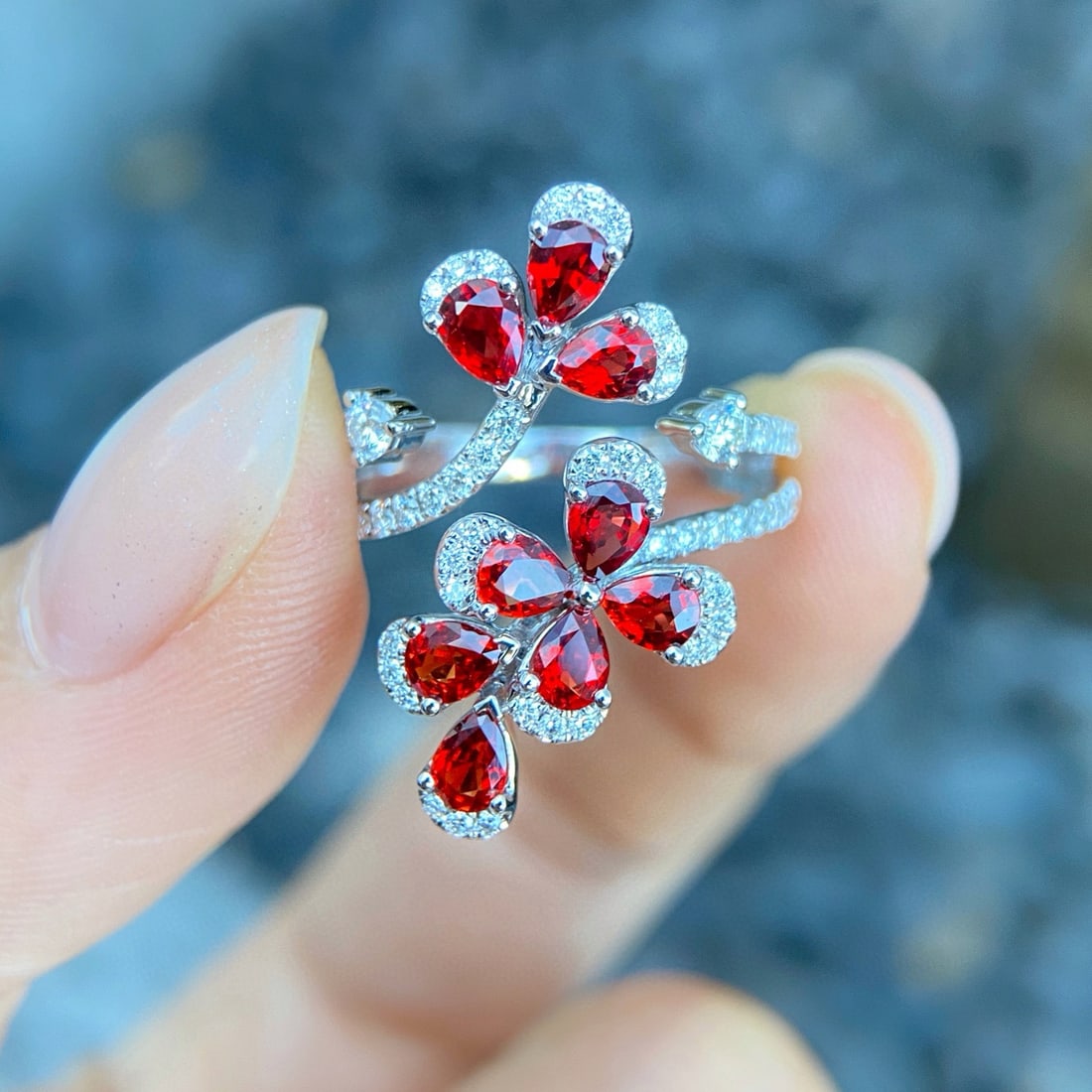 14k Gold 2.07 Ctw Natural Ruby & Diamond Ring: Ref:231037134 // gold content:14k gold // ring size:7. 25us // // main gemstone:ruby // shape:pear // carat weight:1. 64ct // color:red // treatment:natural // // adjacent gemstone 2 : diamond //