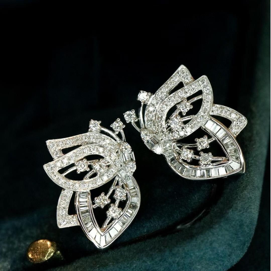 14k Gold 0.65 Ct Natural H Diamond Earrings: Ref:231037143 // gold content:14k gold // main gemstone:diamond // shape:multiply // carat weight:0. 65ct // clarity grade:vs-si // color:h // treatment:natural // Condition: New Low Estimate: