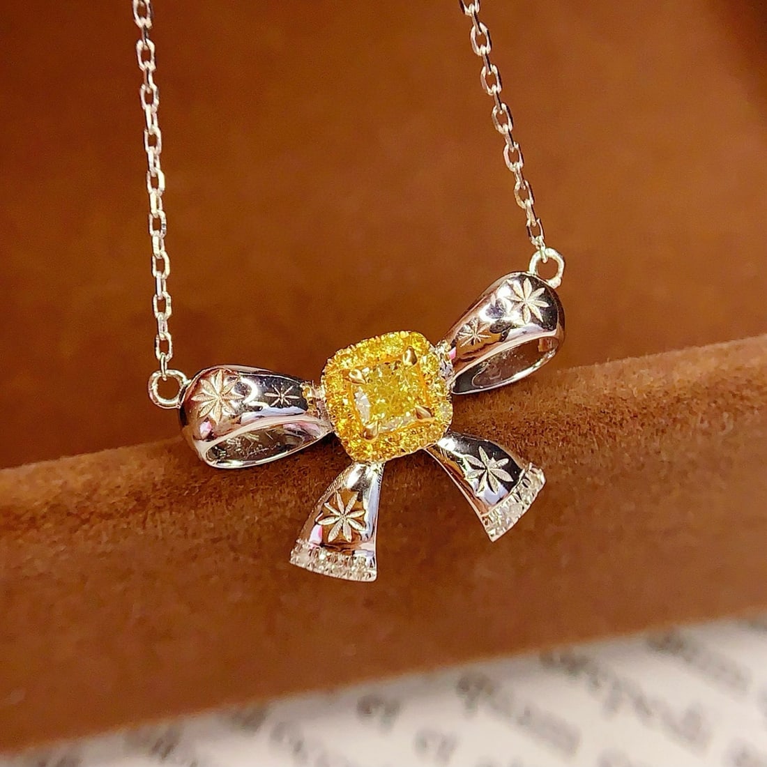 14k Gold 0.28 Ct Natural Yellow Diamond & Diamond Necklace: Ref:231037149 // gold content:14k gold // main gemstone:yellow diamond // shape:cushion // carat weight:0. 28ct // color:yellow // treatment:natural // // adjacent gemstone 2 : diamond // number of