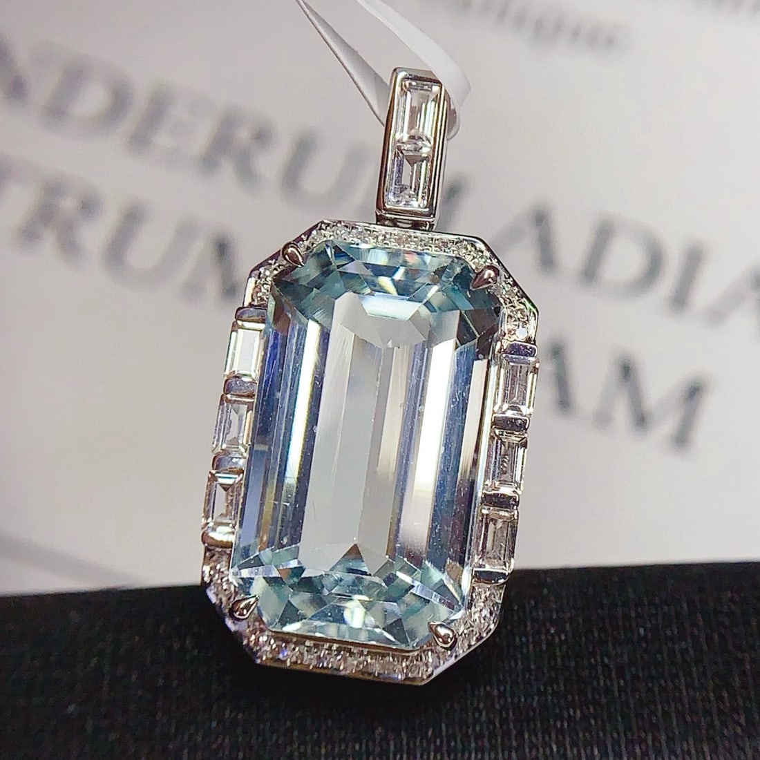14k Gold 8.5 Ct Natural Aquamarine & Diamond Pendant( Without Chain ): Ref:231037152 // gold content:14k gold // main gemstone:aquamarine // shape:octagonal // carat weight:8. 5ct // color:blue // treatment:natural // // adjacent gemstone 2 : diamond // shape:round //