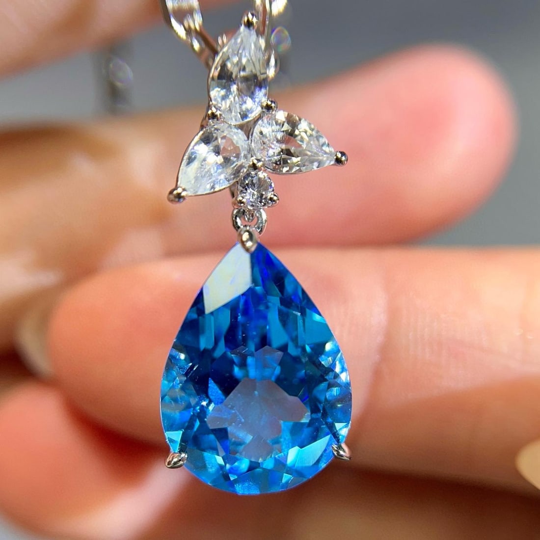 14k Gold 8.67 Ctw Natural Topaz & Sapphire Pendant( Without Chain ): Ref:231037163 // gold content:14k gold // main gemstone:topaz // shape:pear // carat weight:7. 76ct // color:blue // treatment:natural // // adjacent gemstone 2 : sapphire // shape:multiply // carat