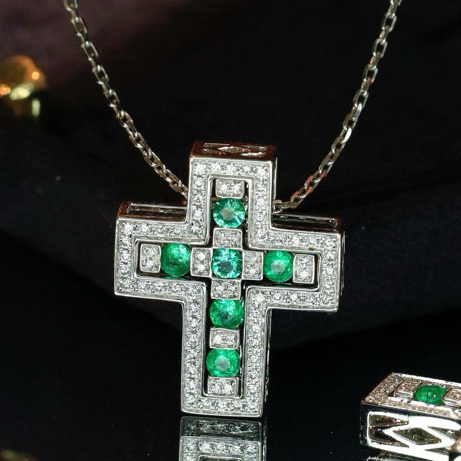 14k Gold 0.4 Ctw Natural Emerald & Diamond Pendant( Without Chain ): Ref:231037165 // gold content:14k gold // main gemstone:emerald // shape:round // carat weight:0. 2ct // color:green // treatment:natural // cut grade:g // // adjacent gemstone 2 : diamond //
