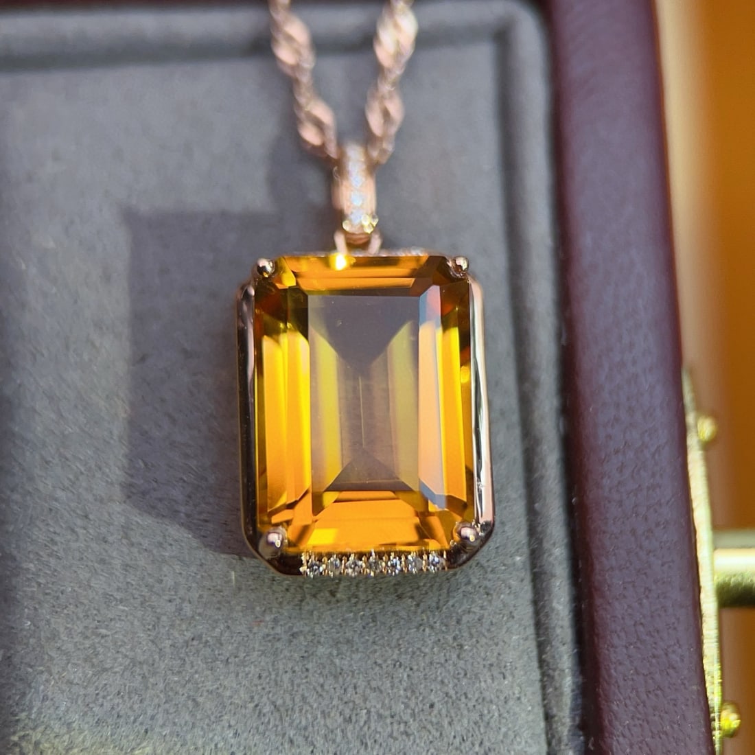 14k Gold 7.61 Ctw Natural Citrine & Diamond Pendant( Without Chain ): Ref:231037190 // gold content:14k gold // main gemstone:citrine // shape:octagonal // carat weight:7. 55ct // color:yellow // treatment:natural // // adjacent gemstone 2 : diamond // number of