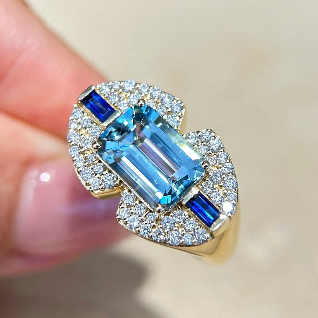 14k Gold 3.34 Ctw Natural Aquamarine & Diamond Ring: Ref:231037199 // gold content:14k gold // ring size:7. 25us // // main gemstone:aquamarine // shape:octagonal // carat weight:2. 58ct // color:santa maria color // treatment:natural // // adjacent gem