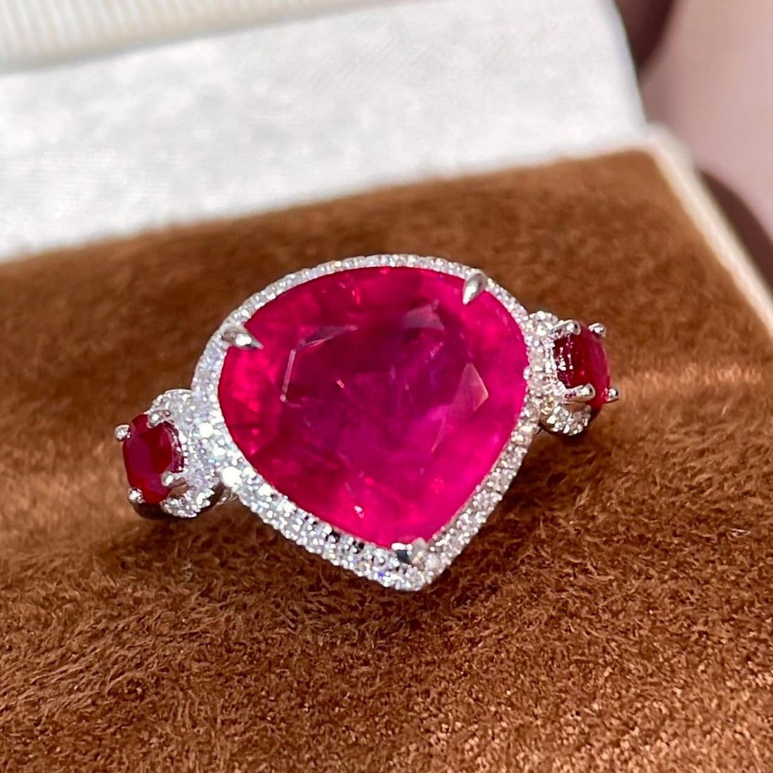 14k Gold 4.71 Ctw Natural Tourmaline & Ruby Ring: Ref:231037203 // gold content:14k gold // ring size:7. 25us // // main gemstone:tourmaline // shape:pear // carat weight:4. 33ct // color:red // treatment:natural // // adjacent gemstone 2 : ruby //
