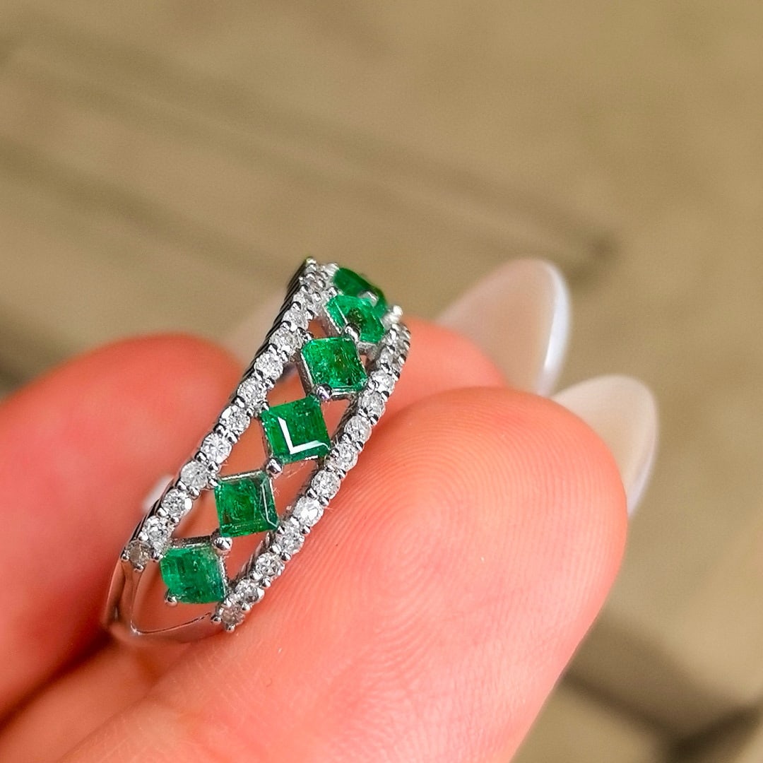 14k Gold 0.96 Ctw Vivid Green Natural Emerald & Diamond Ring - 2