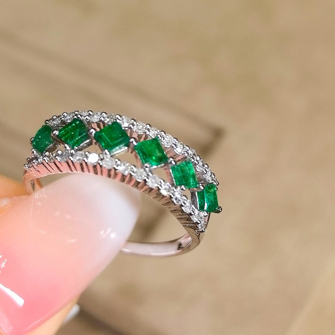 14k Gold 0.96 Ctw Vivid Green Natural Emerald & Diamond Ring - 3