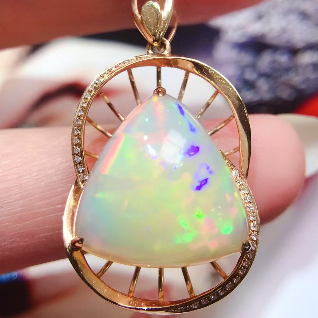 14k Gold 8.9 Ct Natural Opal & Diamond Pendant( Without Chain ): Ref:231037234 // gold content:14k gold // main gemstone:opal // shape:triangle // carat weight:8. 9ct // color:color // treatment:natural // // adjacent gemstone 2 : diamond // number of stones:34 //