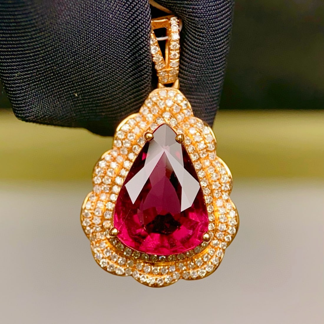 14k Gold 4.56 Ctw Natural Tourmaline & Diamond Pendant( Without Chain ): Ref:231037236 // gold content:14k gold // main gemstone:tourmaline // shape:pear // carat weight:4. 05ct // color:red // treatment:natural // // adjacent gemstone 2 : diamond // number of stones:171