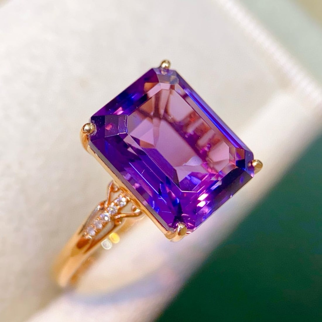 14k Gold 5.53 Ctw Natural Amethyst & Diamond Ring: Ref:231037254 // gold content:14k gold // ring size:7. 25us // // main gemstone:amethyst // shape:octagonal // carat weight:5. 5ct // color:purple // treatment:natural // // adjacent gemstone 2 :
