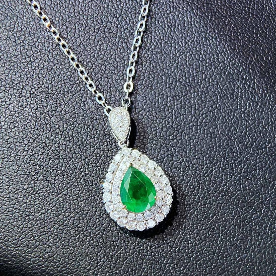 14k Gold 1.86 Ctw Vivid Green Natural Emerald & Diamond Pendant( Without Chain ): Ref:231037255 // gold content:14k gold // main gemstone:emerald // shape:pear // carat weight:1. 20ct // color:vivid green // treatment:natural // // adjacent gemstone 2 : diamond // shape:round //