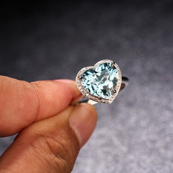 14k Gold 4.17 Ct Natural Aquamarine & Diamond Ring - 6