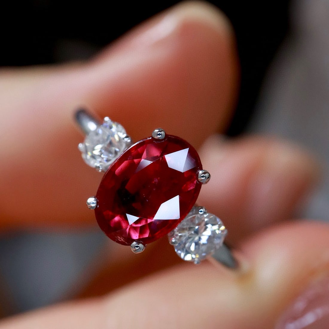 14k Gold 1.36 Ctw Natural Ruby & Diamond Ring: Ref:231038047 // gold content:14k gold // ring size:7. 25us // // main gemstone:ruby // shape:oval // carat weight:1. 01ct // color:pigeonblood red // treatment:natural // // adjacent gemstone 2 :