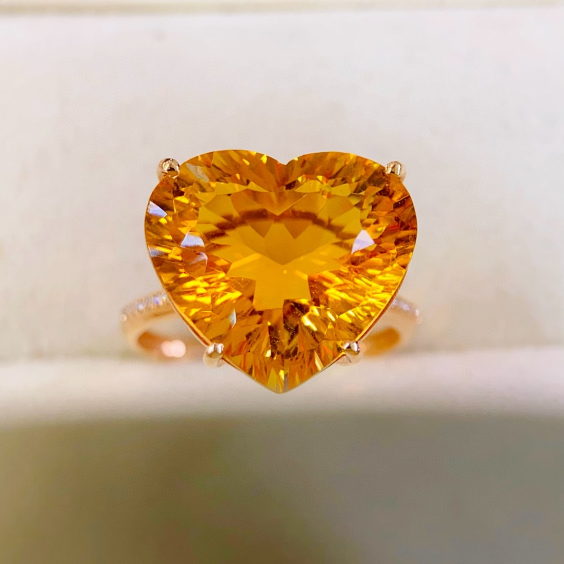 14k Gold 9.25 Ctw Natural Citrine & Diamond Ring: Ref:231038087 // gold content:14k gold // ring size:7. 25us // // main gemstone:citrine // shape:heart // carat weight:9. 2ct // color:yellow // treatment:natural // // adjacent gemstone 2 : diamond