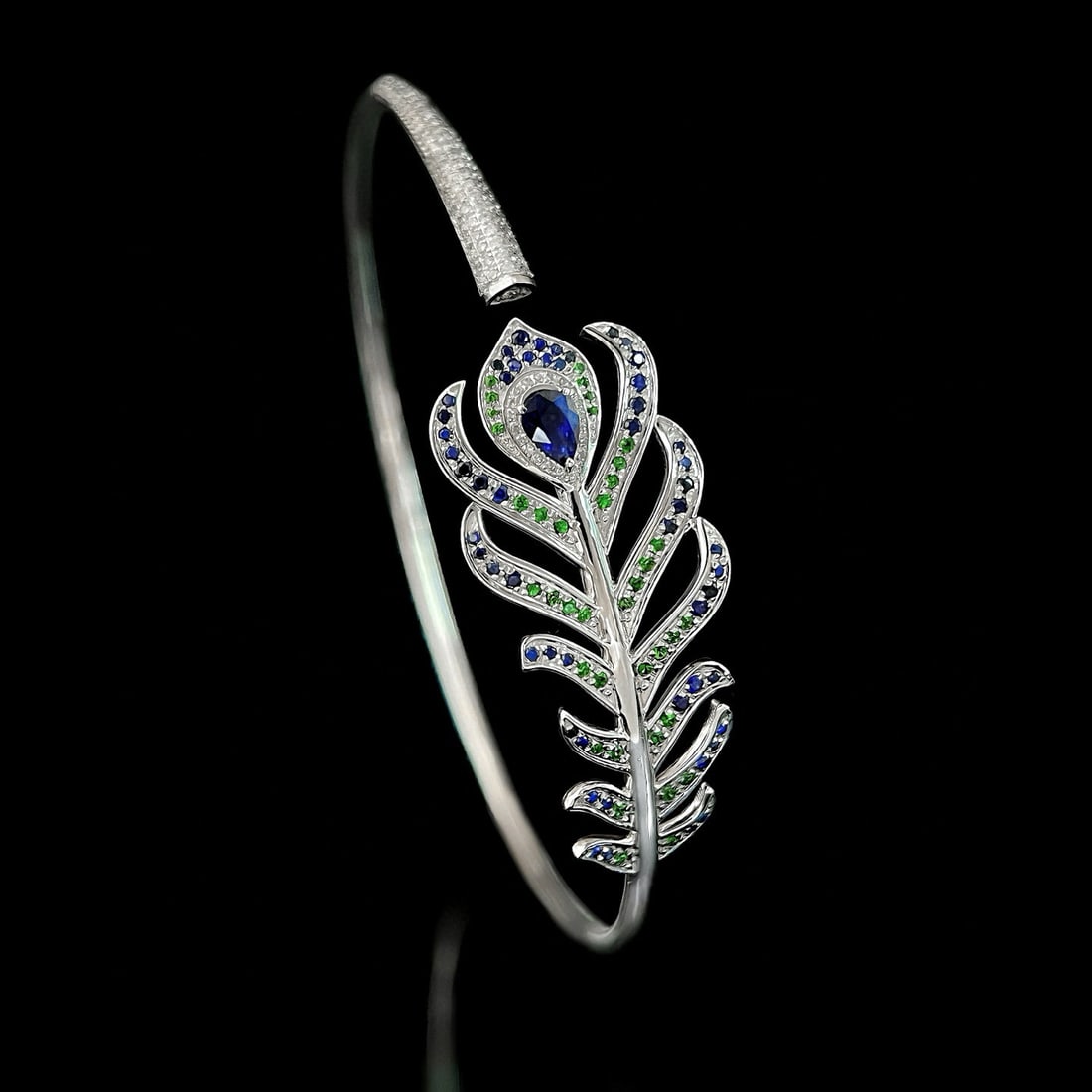 14k Gold 1.25 Ctw Natural Sapphire & Tsavorite & Diamond Bangle: Ref:231038095 // gold content:14k gold // main gemstone:sapphire // shape:multiply // carat weight:0. 95ct // color:blue // treatment:natural // // adjacent gemstone 2 : tsavorite // shape:round //