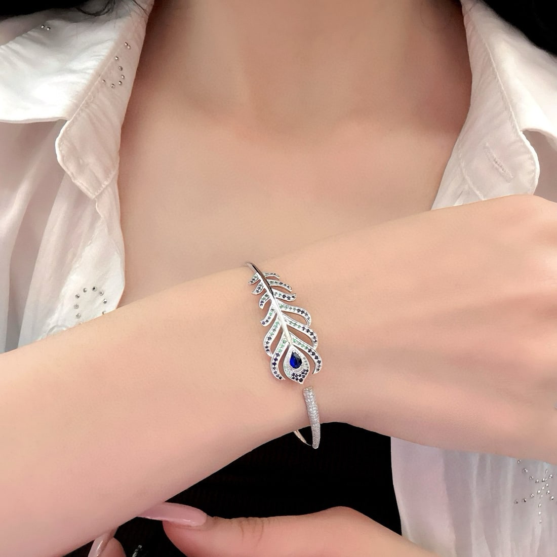 14k Gold 1.25 Ctw Natural Sapphire & Tsavorite & Diamond Bangle - 3