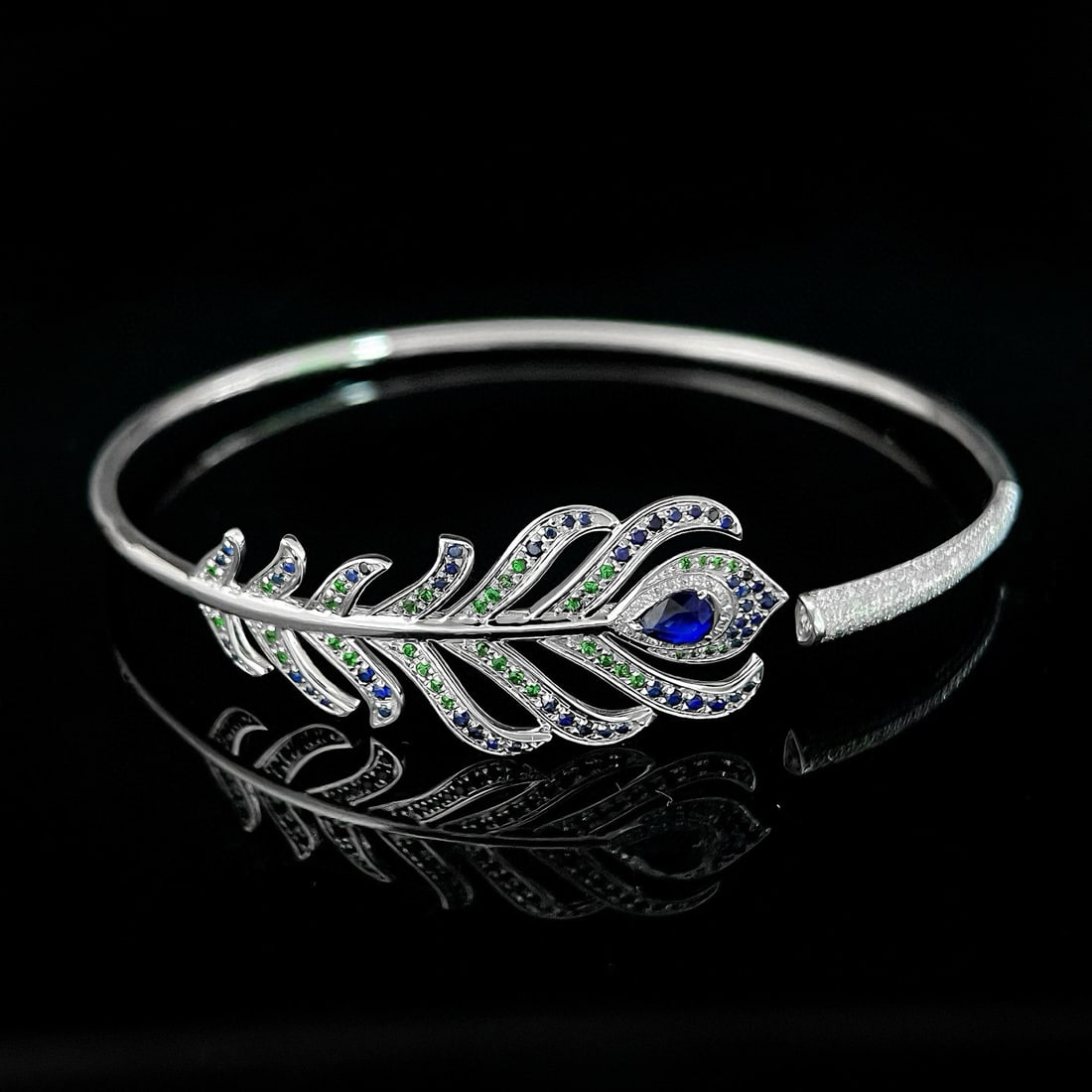 14k Gold 1.25 Ctw Natural Sapphire & Tsavorite & Diamond Bangle - 4