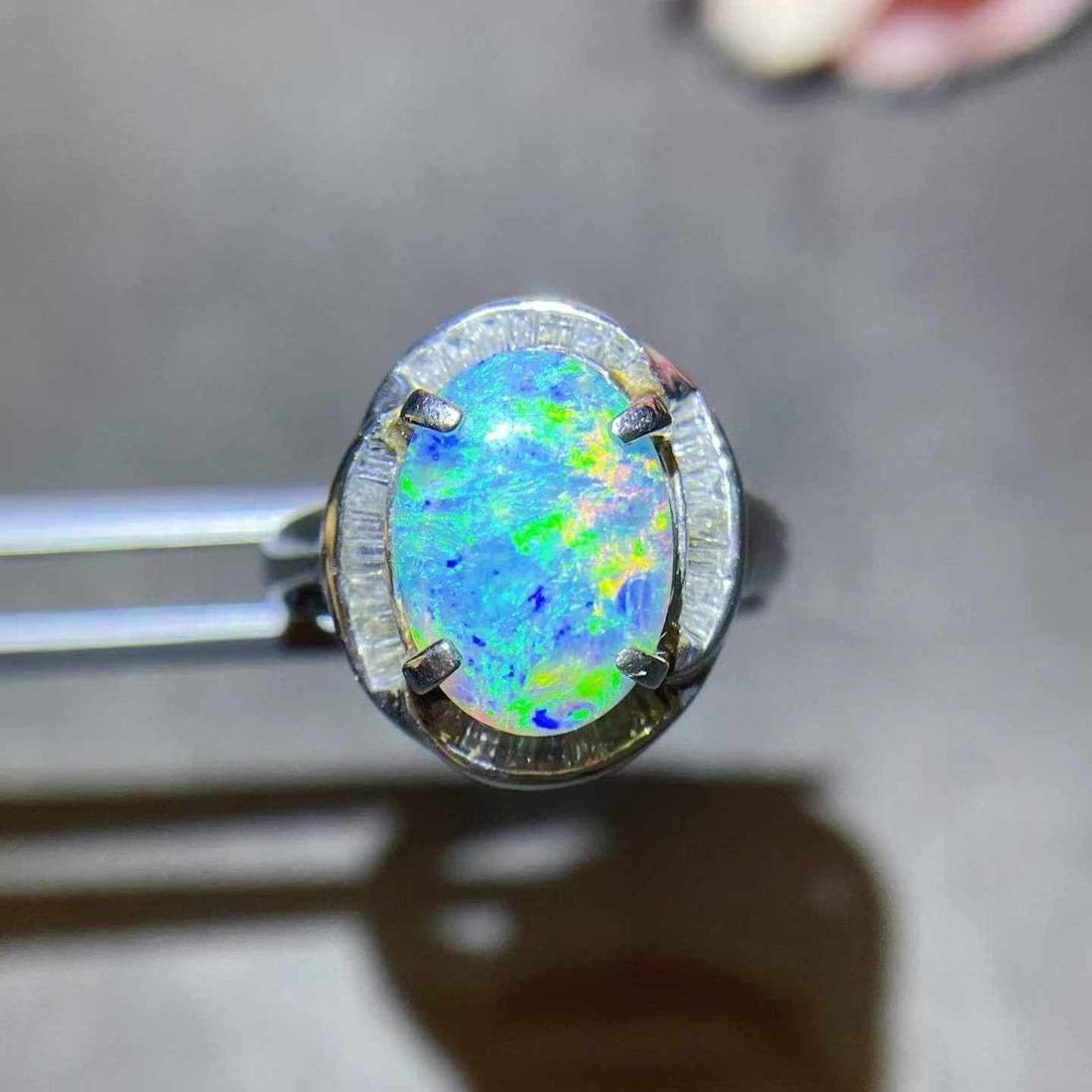 14k Gold 3.06 Ctw Natural Opal & Diamond Ring: Ref:231038106 // gold content:14k gold // ring size:7. 25us // // main gemstone:opal // shape:oval // carat weight:2. 66ct // color:color // treatment:natural // // adjacent gemstone 2 : diamond //