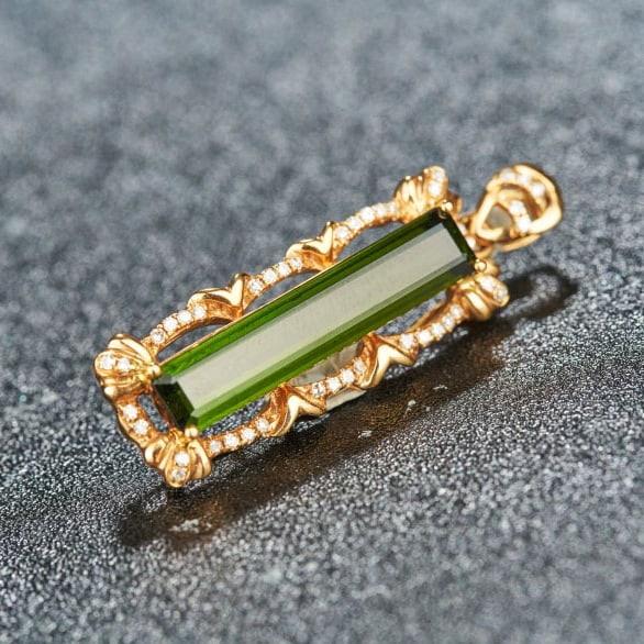 14k Gold 3.08 Ct Natural Tourmaline & Diamond Pendant( Without Chain ): Ref:231038117 // gold content:14k gold // main gemstone:tourmaline // shape:octagonal // carat weight:3. 08ct // color:green // treatment:natural // // adjacent gemstone 2 : diamond // shape:round //