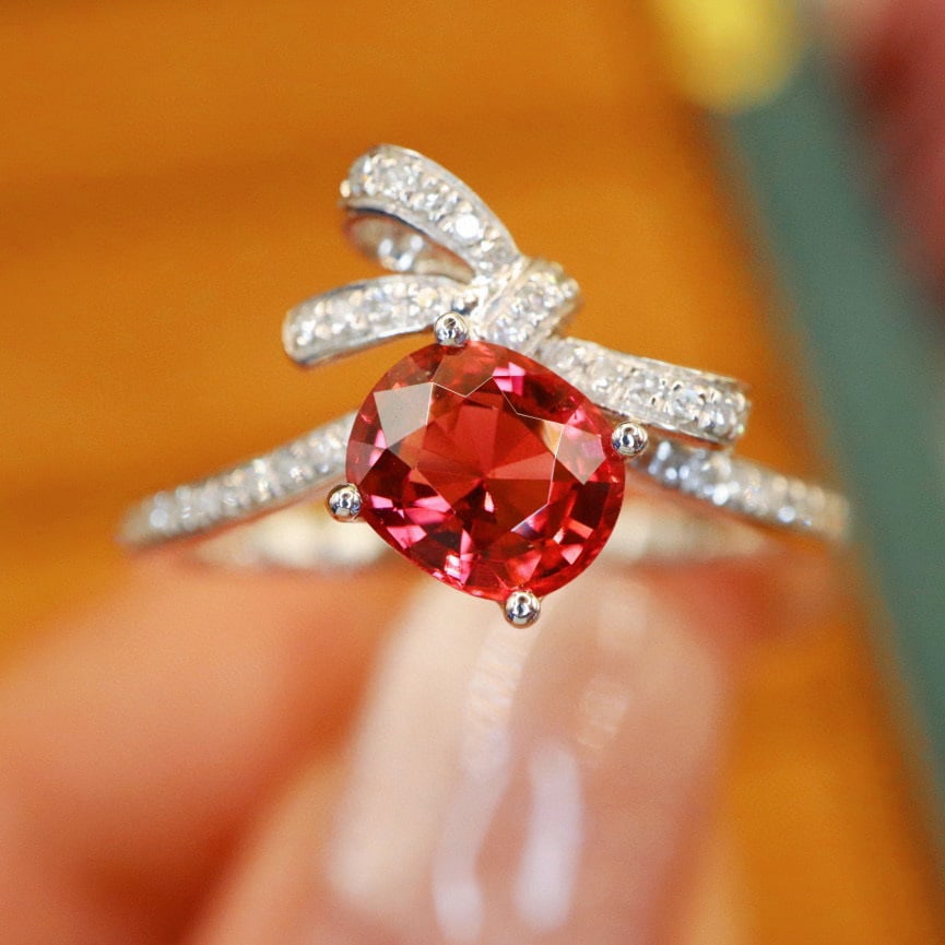14k Gold 1.03 Ctw Natural Spinel & Diamond Ring: Ref:231038129 // gold content:14k gold // ring size:7. 25us // // main gemstone:spinel // shape:oval // carat weight:0. 90ct // color:red // treatment:natural // // adjacent gemstone 2 : diamond // nu