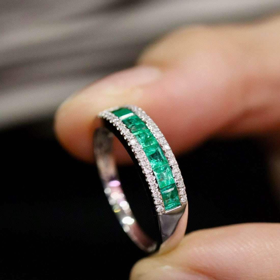 14k Gold 0.71 Ctw Natural Emerald & Diamond Ring: Ref:231038133 // gold content:14k gold // ring size:7. 25us // // main gemstone:emerald // shape:square // carat weight:0. 60ct // color:green // treatment:natural // // adjacent gemstone 2 : diamond