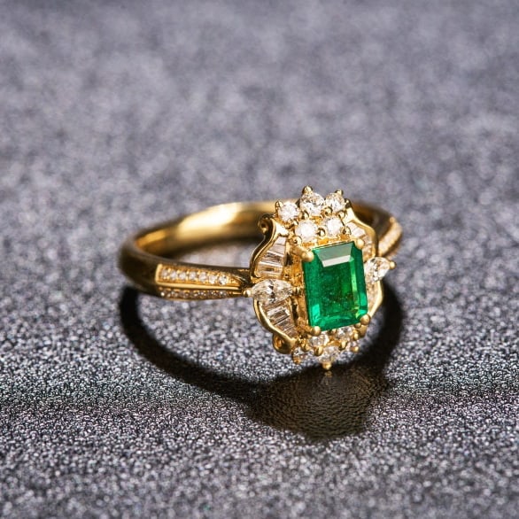 14k Gold 0.91 Ctw Vivid Green Natural Emerald & Diamond Ring - 2