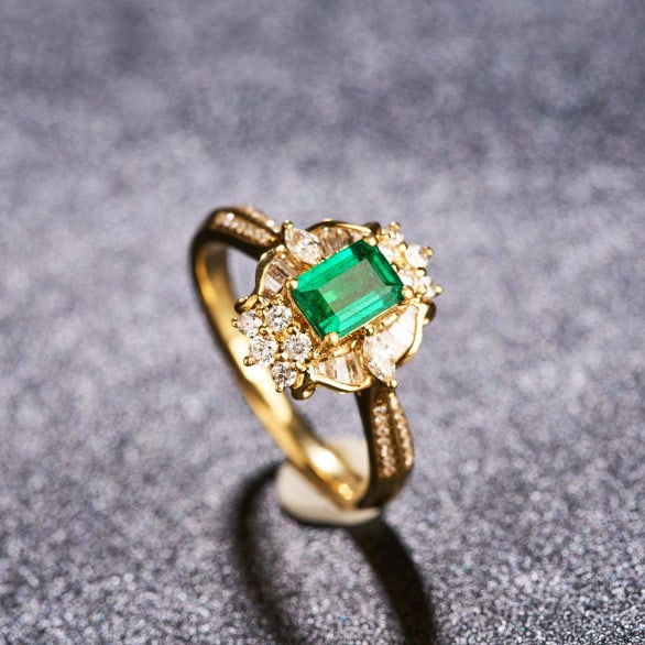 14k Gold 0.91 Ctw Vivid Green Natural Emerald & Diamond Ring - 4