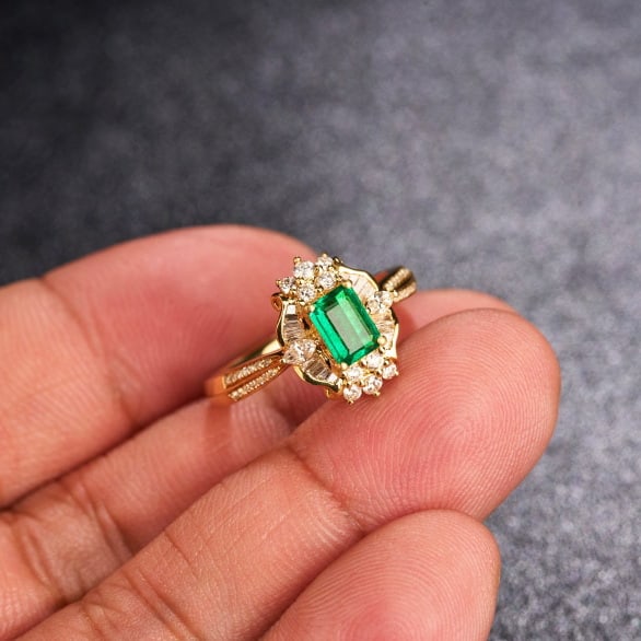 14k Gold 0.91 Ctw Vivid Green Natural Emerald & Diamond Ring - 5